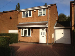 Cosy 3 bed detached house Birmingham